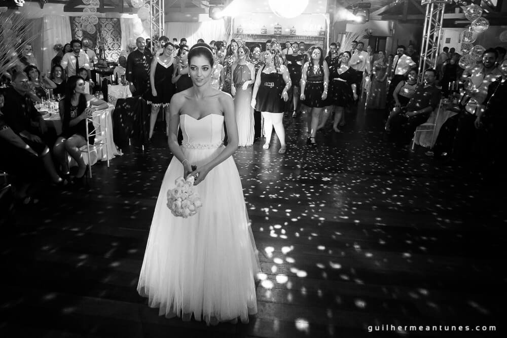 Fernanda e Charles: Fotografia de casamento em Lages (Lá vai o buquê)